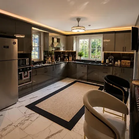 Luxury Detached With Private Pool & Large Garden * Çatalca